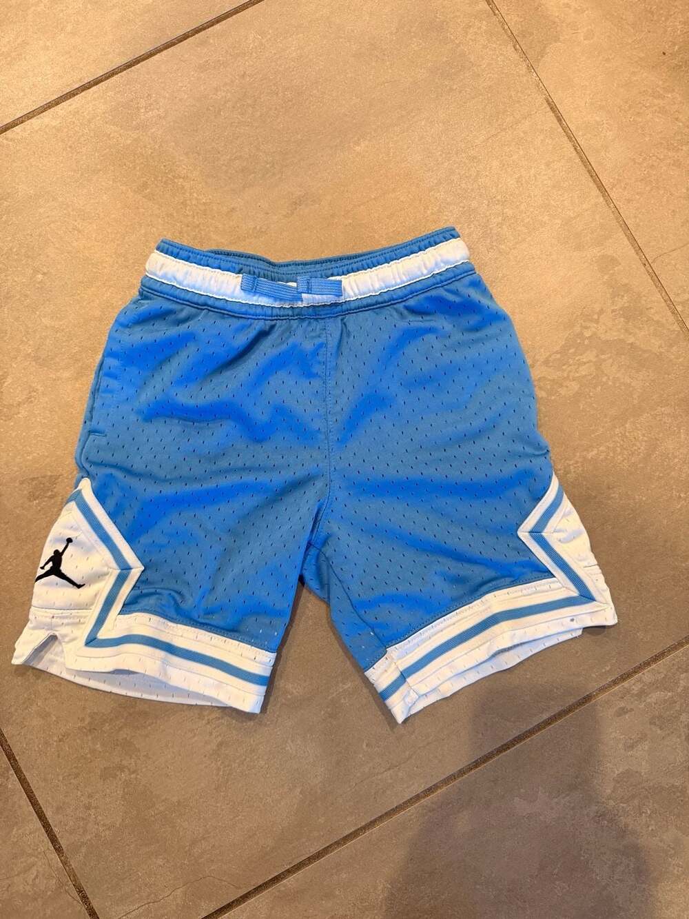 Jordan Boys Mesh Basketball Shorts University Blue Size L 6-7 Yrs